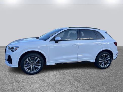 Certified 2025 Audi Q3 2.0T Premium w/ Black Optic Sport Package image 3