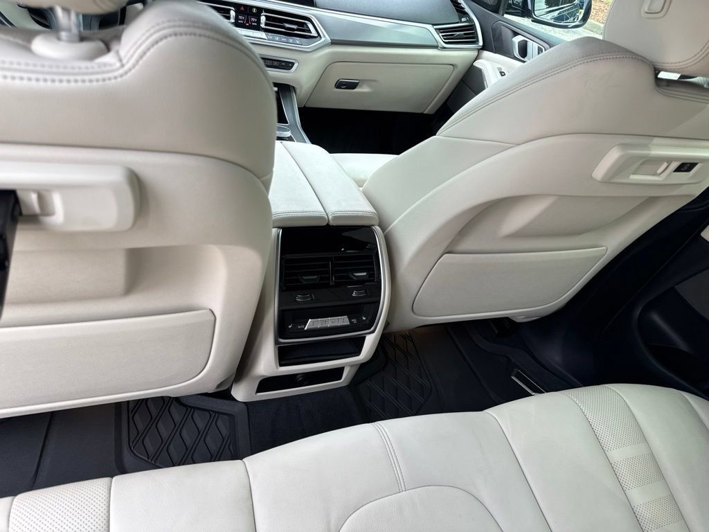 Used 2019 BMW X5 xDrive40i w/ M Sport Package AWD/4WD image 12