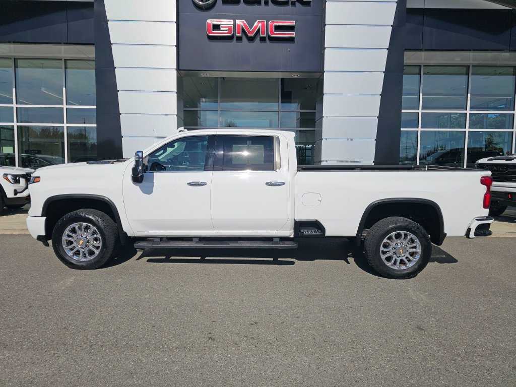 Used 2024 Chevrolet Silverado 2500 LTZ w/ LTZ Plus Package AWD/4WD image 4