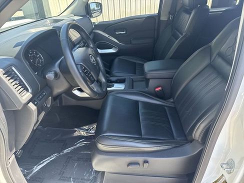Used 2022 Nissan Frontier SV w/ SV Premium Package AWD/4WD image 15