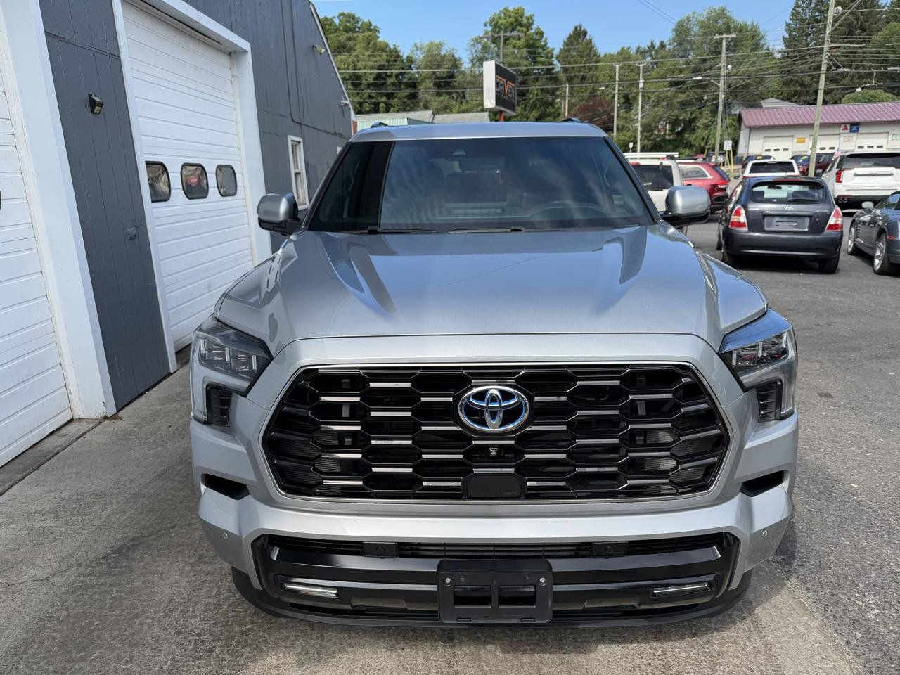 Used 2023 Toyota Sequoia Platinum AWD/4WD image 2