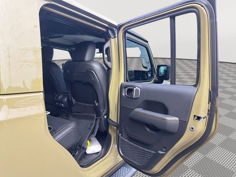 New 2025 Jeep Gladiator Sport w/ Premium Package image 15