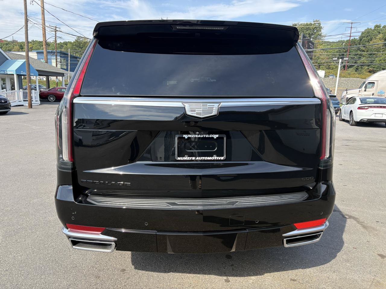 Used 2023 Cadillac Escalade ESV Premium Luxury w/ LPO, Radiant Package AWD/4WD image 4