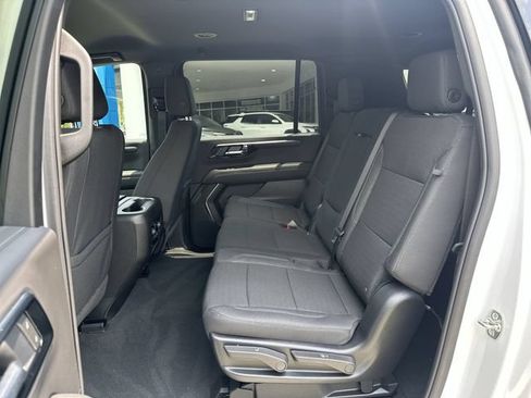 Used 2026 Chevrolet Suburban LS RWD image 27