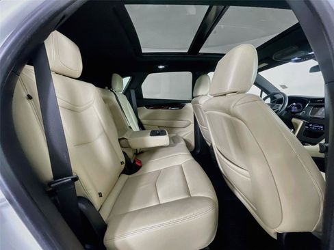 Used 2018 Cadillac XT5 Luxury w/ Driver Awareness Package FWD image 29