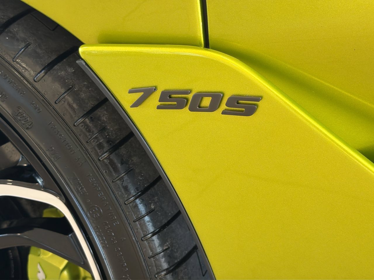 Used 2025 McLaren 750S Spider RWD image 19