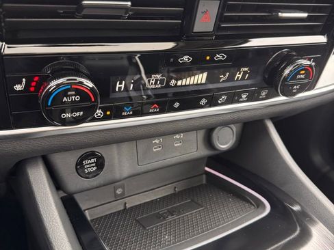 Used 2025 Nissan Rogue SL w/ Tech Package image 23