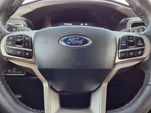 Used 2021 Ford Explorer XLT w/ Equipment Group 202A AWD/4WD image 17