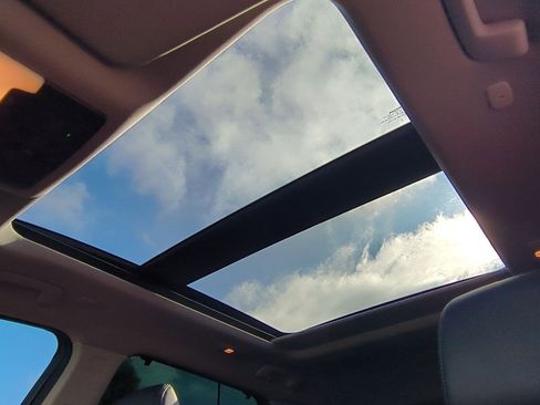 Used 2024 Nissan Rogue SL w/ SL Premium Package image 19