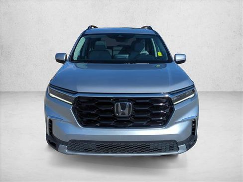 Used 2024 Honda Pilot Touring image 2