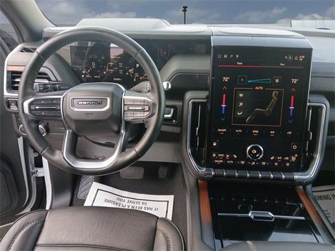 Used 2025 GMC Yukon XL Denali image 10