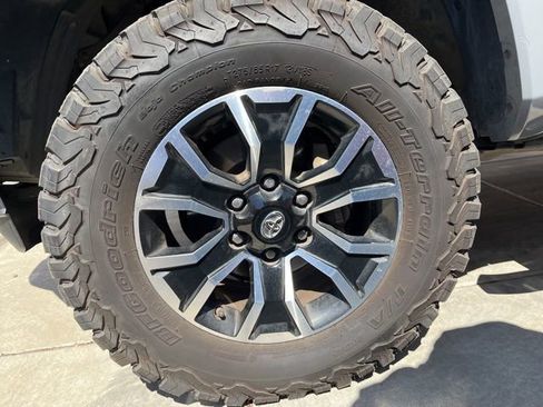 Used 2021 Toyota Tacoma TRD Sport w/ Technology Package RWD image 30