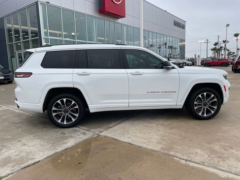 Used 2022 Jeep Grand Cherokee L Overland w/ Luxury Tech Group IV RWD image 2
