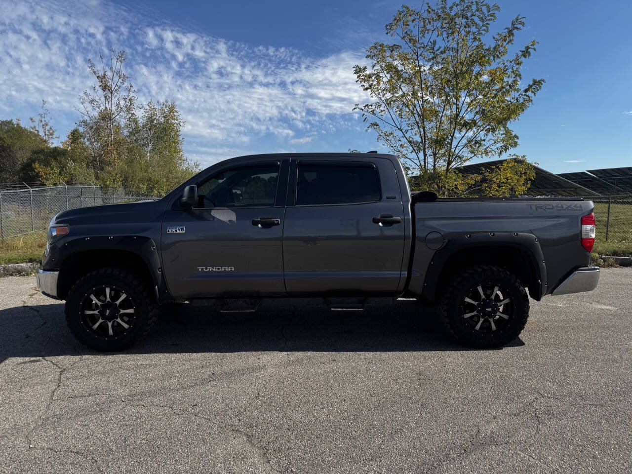 Used 2020 Toyota Tundra SR5 w/ SR5 Upgrade Package AWD/4WD image 2