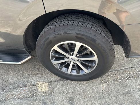 Used 2018 Ford Expedition XLT w/ Equipment Group 202A image 15