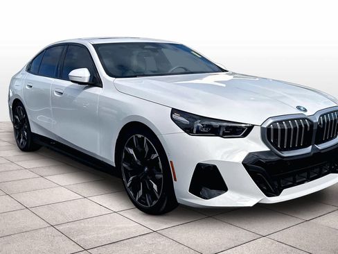 Used 2025 BMW i5 eDrive40i w/ M Sport Package RWD image 3