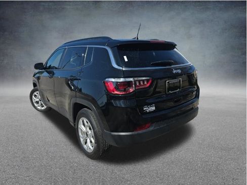 Used 2025 Jeep Compass Latitude AWD/4WD image 6
