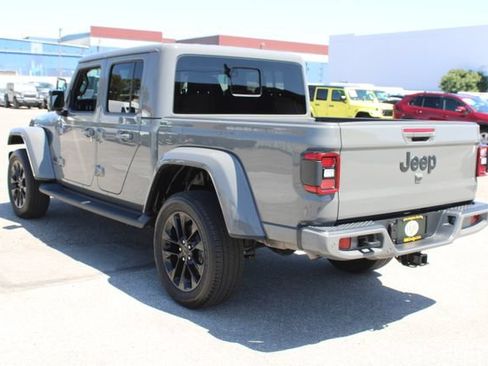 Used 2022 Jeep Gladiator Overland AWD/4WD image 6