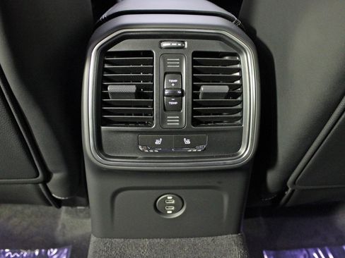 Used 2025 Porsche Macan Turbo image 36