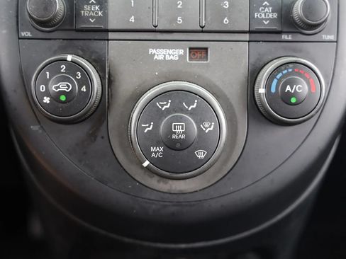 Used 2011 Kia Soul FWD image 29