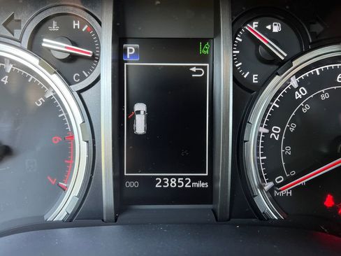 Used 2024 Toyota 4Runner TRD Off-Road Premium image 15