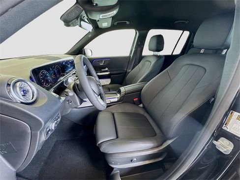 New 2025 Mercedes-Benz GLB 250 4MATIC image 4