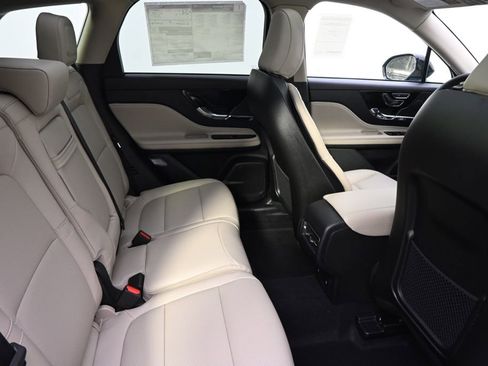 New 2026 Lincoln Corsair Premiere image 18