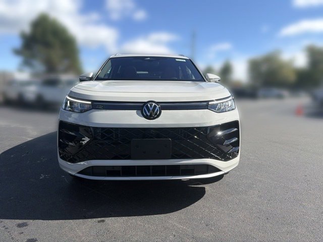 New 2026 Volkswagen Tiguan SEL R-Line AWD/4WD image 2