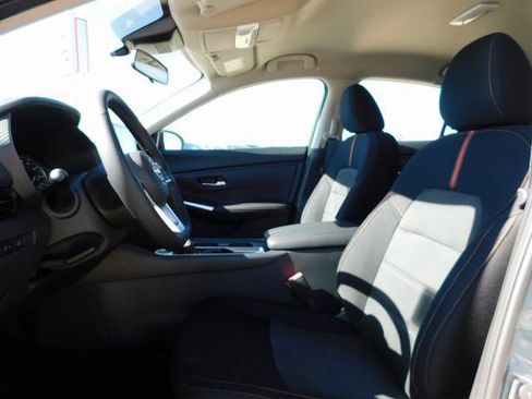 Used 2025 Nissan Sentra SR image 13