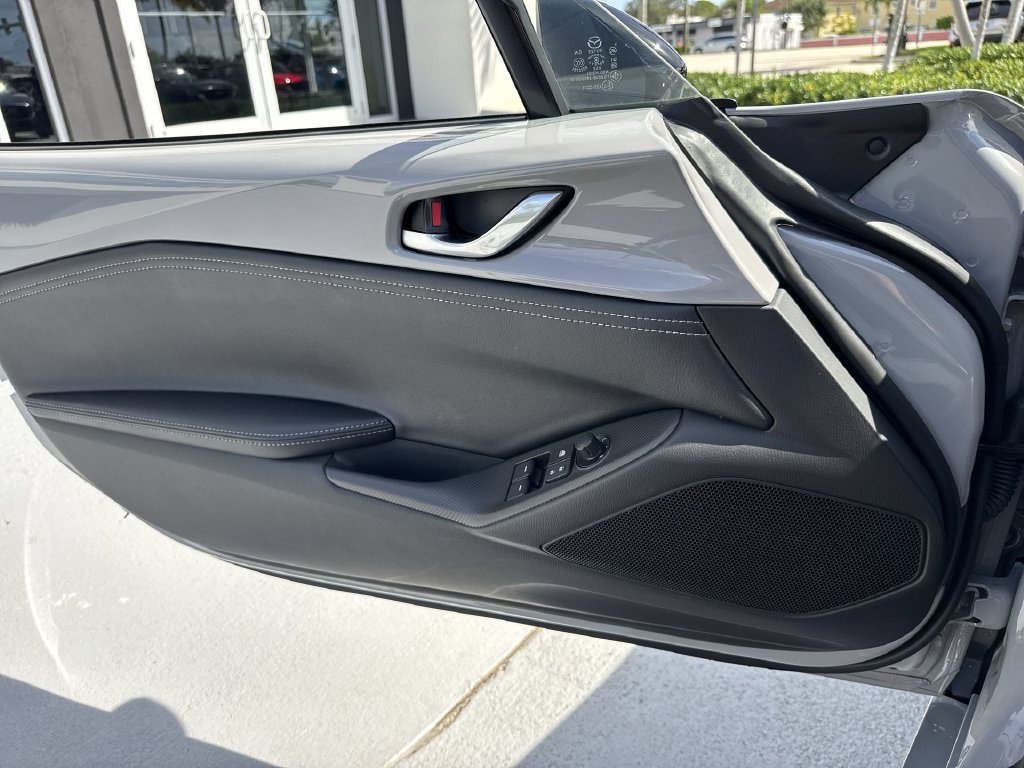 Used 2025 MAZDA MX-5 Miata Club RWD image 38