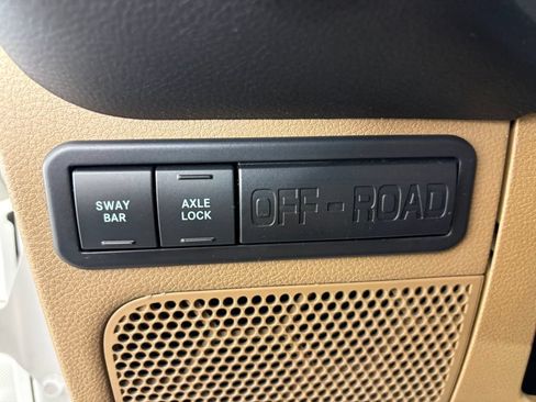 Used 2017 Jeep Wrangler Unlimited Rubicon w/ Connectivity Group AWD/4WD image 18