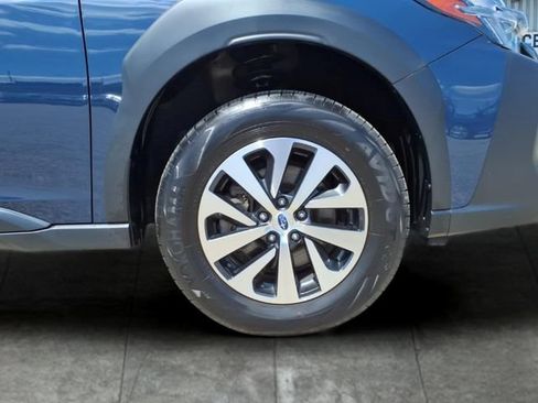 Used 2024 Subaru Outback Premium AWD/4WD image 9