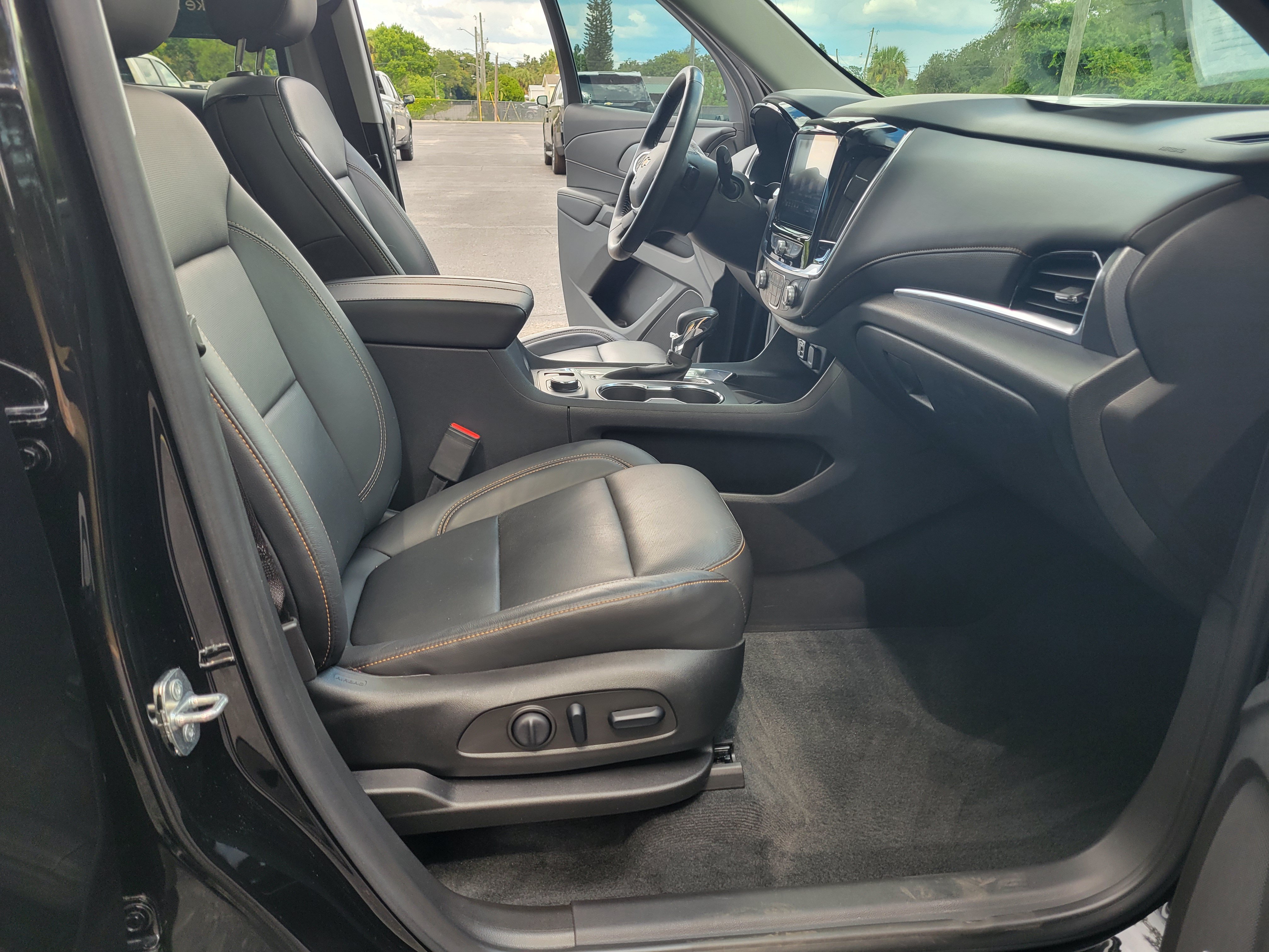Used 2021 Chevrolet Traverse Premier w/ Redline Edition FWD image 32
