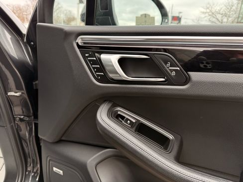 Used 2022 Porsche Macan AWD/4WD image 14