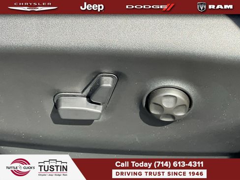 New 2026 Chrysler Pacifica Select FWD image 22