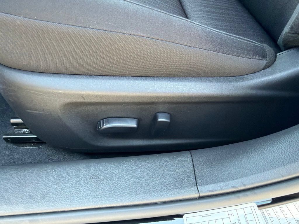 Used 2025 Nissan Altima 2.5 SV FWD image 18