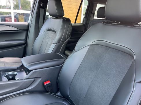 New 2025 Jeep Grand Cherokee Altitude image 36