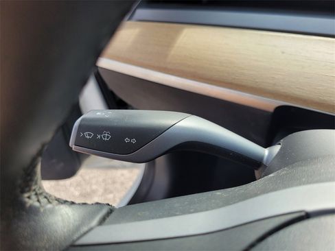 Used 2020 Tesla Model 3 Standard Range image 32