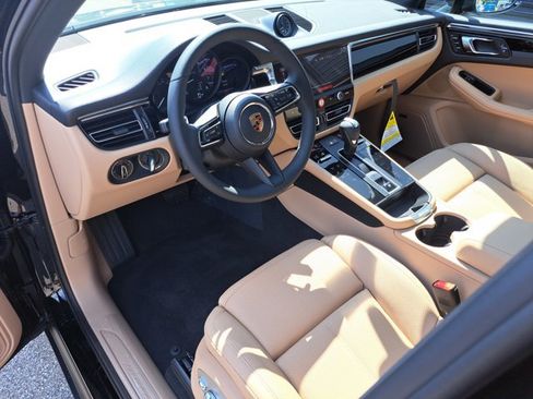 Used 2026 Porsche Macan AWD/4WD image 4