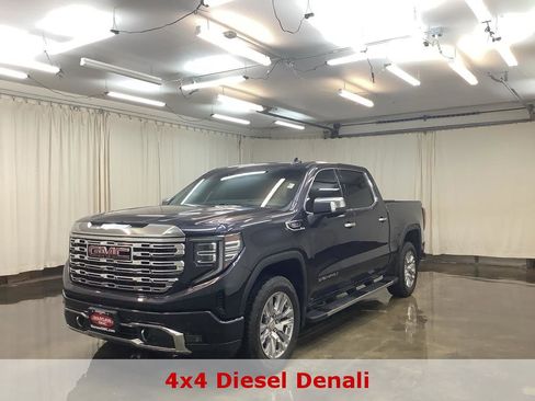 Used 2023 GMC Sierra 1500 Denali w/ Technology Package AWD/4WD image 1