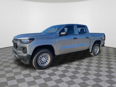 Used 2024 Chevrolet Colorado W/T RWD image 2