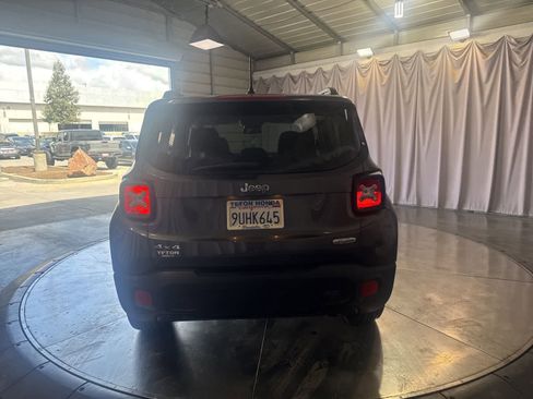 Used 2017 Jeep Renegade Latitude w/ Popular Equipment Group image 6