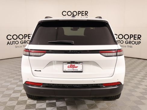 Used 2022 Jeep Grand Cherokee Altitude image 22