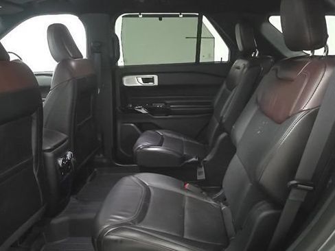 Used 2021 Ford Explorer Platinum w/ Equipment Group 601A AWD/4WD image 5