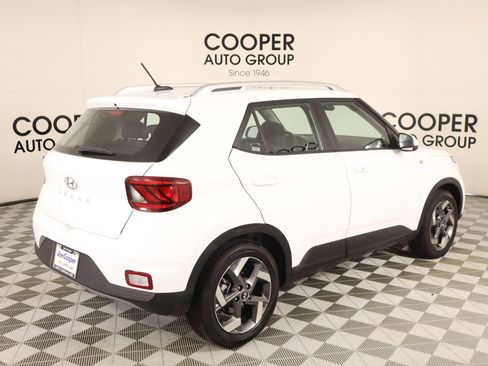 Used 2025 Hyundai Venue SEL image 20