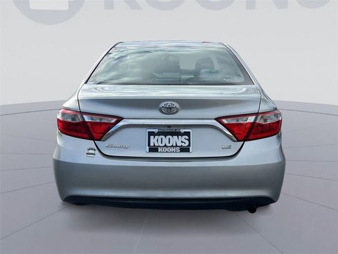 Used 2017 Toyota Camry LE image 5