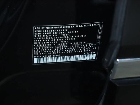 Certified 2022 Volkswagen Tiguan SEL R-Line image 32