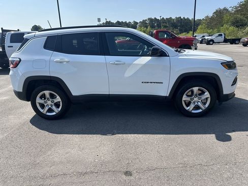 Used 2024 Jeep Compass Latitude image 2