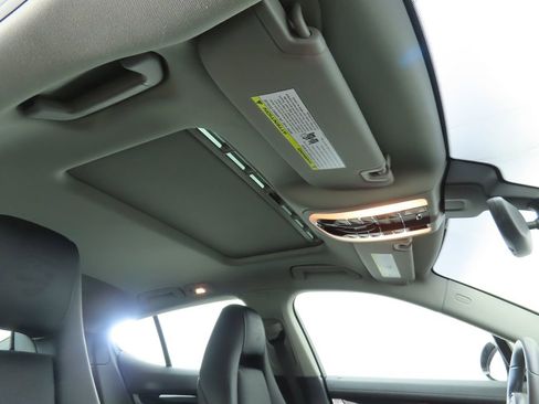 Used 2016 Porsche Panamera 4 image 18