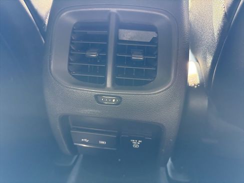 Used 2019 Jeep Cherokee Latitude Plus w/ Comfort/Convenience Group FWD image 7